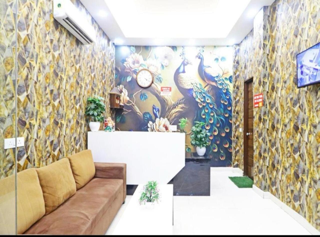 Airport De Rosewood Near Delhi Airport 4*