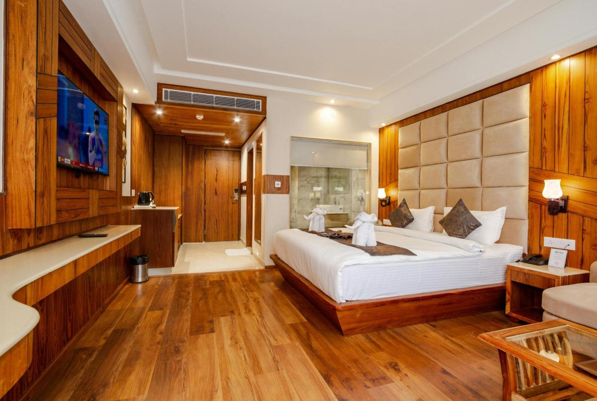 Airport De Rosewood Near Delhi Airport Hotel 4*